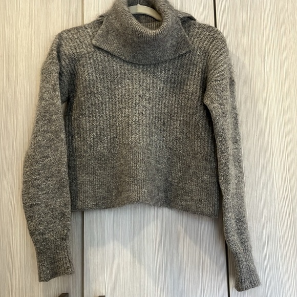 & Other Stories | Mohair Wool Blend Turtleneck Sweater | Grey | Size Small - Picture 4 of 10